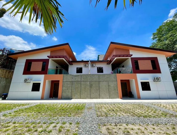 FOR SALE OR LEASE NEWLY BUILT POOL VILLAS IN ANGELES CITY NEAR CLARK AND FIELDS AVENUE