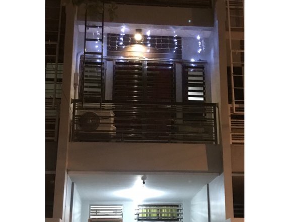 Pre-owned 4 bedroom townhouse for sale in makati city near makati circuit