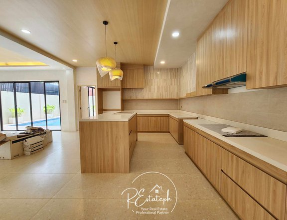 Spacious 5-Bedrooms Single Detached House and lot For Sale in Banilad Cebu City