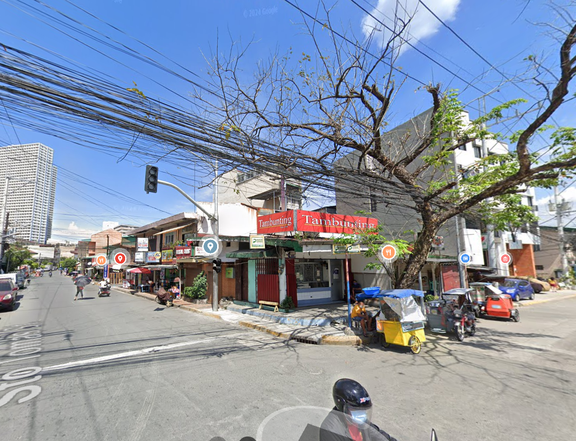 FOR SALE COMMERCIAL LOT  173.56 SQ M W/OLD HOUSE  ALONG STO TOMAS NEAR BLUMENTRITT, SAMPALOC.,MANILA