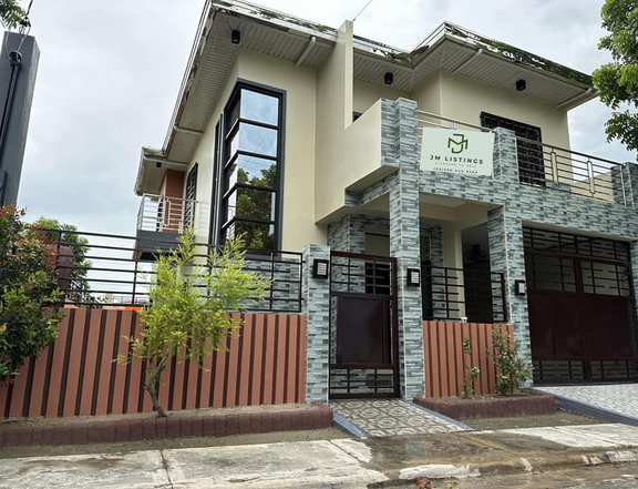 Pre-owned 4 BR Japanese Inspired House w/ extra Lot in Clark Manor Mabalacat City