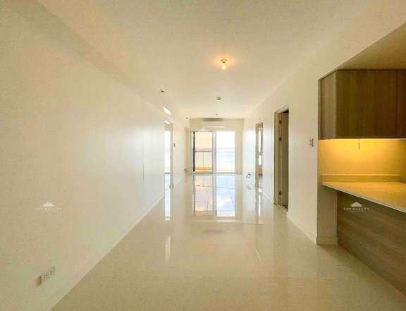 Seaside Corner Unit Condo for Sale in Paranaque City at Oak Harbor Residences