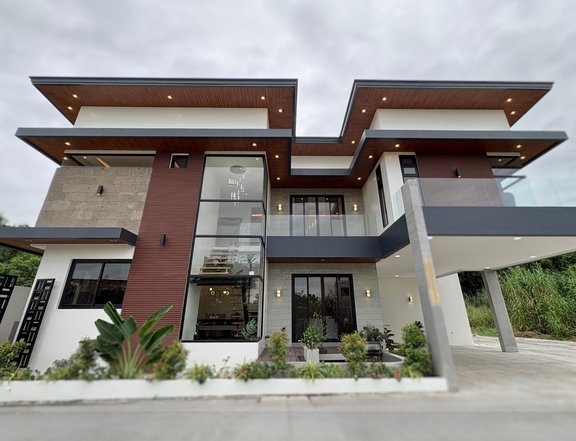 Modern Elegant Corner House in Angeles City, Pampanga