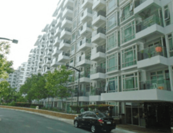 Spacious 2BR Condo with Parking at The Parkside Villas, Newport City, Pasay