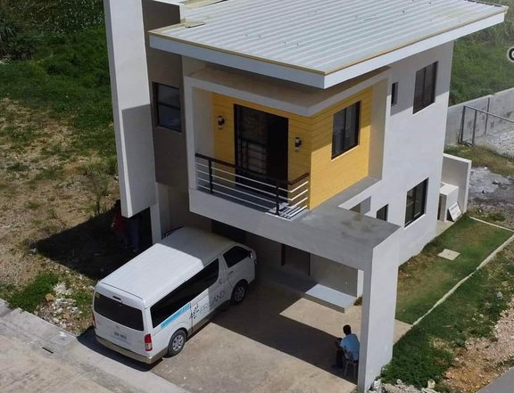 3-bedroom Townhouse End unit For Sale in Mactan Lapu Lapu Cebu