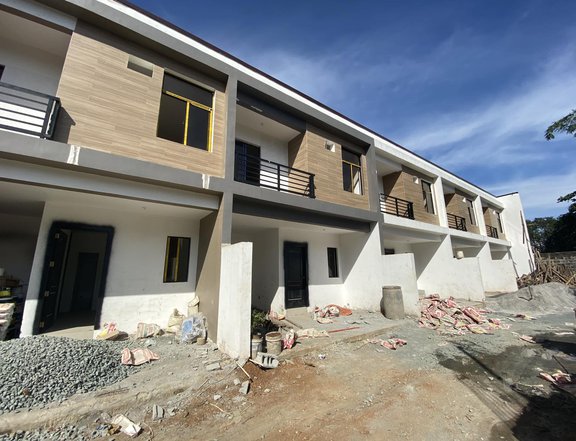 Townhouse with 2BR in Upper Antipolo near Waltermart&Unciano