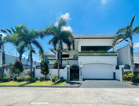 FOR SALE OPULENT AMERICAN THEMED HOUSE WITH EXPANSIVE LOT NEAR CLARK