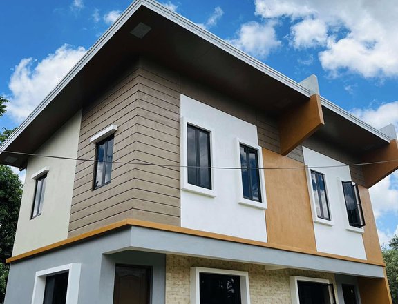 3-bedroom Townhouse For Sale in Mabini Batangas