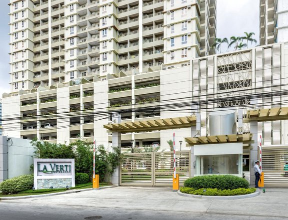 Fully-furnished Studio Condo for Sale in Stamford Residences