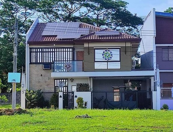 Rush Sale TWO-STOREY MODERN HOUSE WITH DIPPING POOL FOR SALE