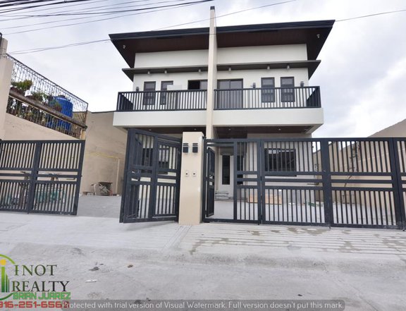 3 Bedrooms  Duplex House and Lot near SM South Mall Las Pinas City