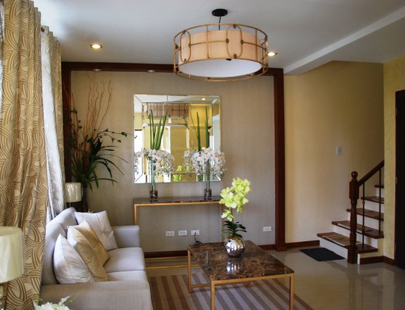 RFO 3 BR Golf Property House & Lot for Sale in Silang nearby Tagaytay