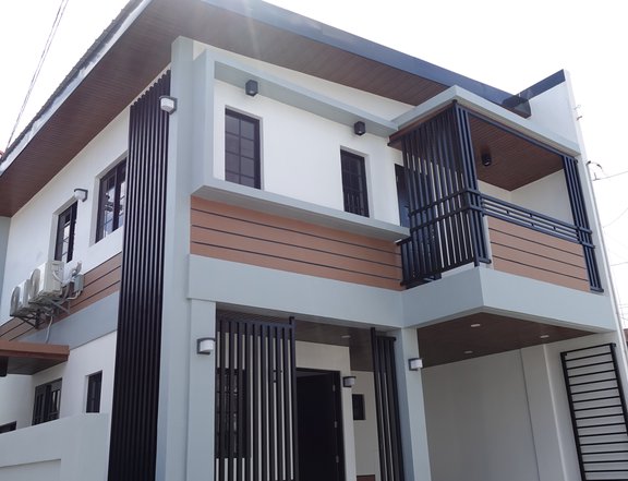 4-bedroom Single Attached House For Sale in Deparo Executive Villas Caloocan C1U2