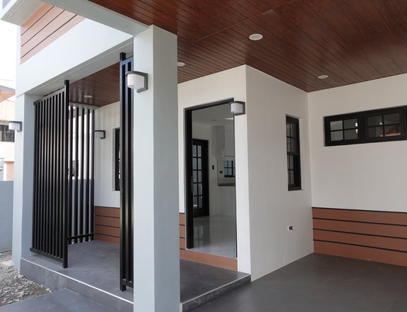 4-bedroom Single Attached House For Sale in Deparo Executive Villas Caloocan C1U3