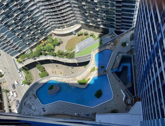 RESALE (ONHAND TITLE) 1BR W/BALCONY FOR SALE IN AIR RESIDENCES MAKATI
