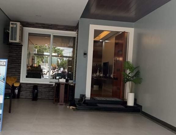 3-Story Townhouse unit with Roofdeck for sale in UP Village QC