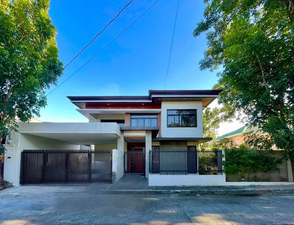 FOR SALE ELEGANT MODERN TWO STOREY HOUSE WITH SPACEOUS BACKYARD/GARDEN IN PAMPANGA