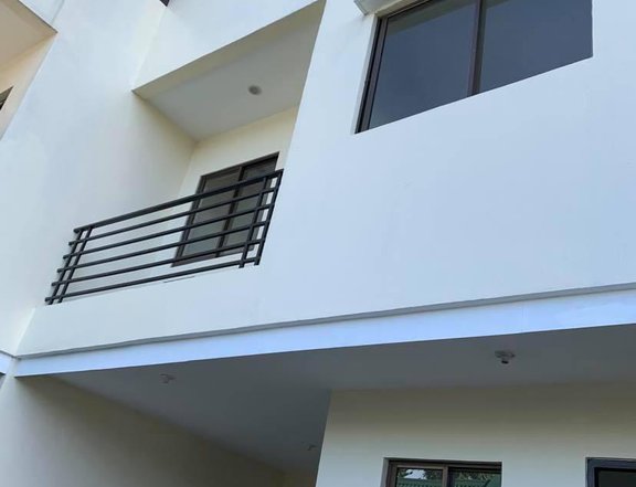 5-BR Townhouse For SALE Walking distance to Mindanao Avenue QC
