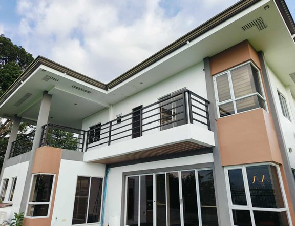 Alta De Vista Subic" Stunning 2-Storey Family Home with Pool, Mountain Views, and Fully Furnished.