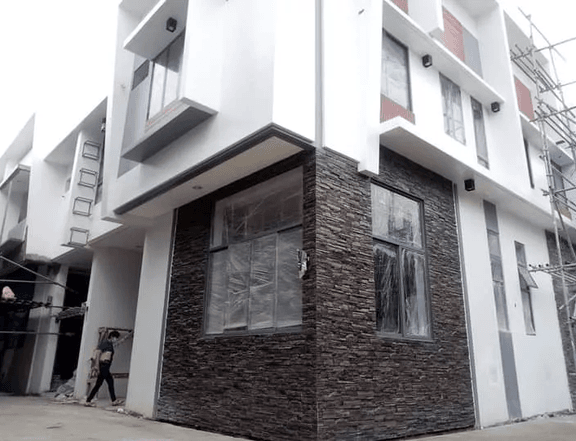 3-bedroom Townhouse For Sale in Edsa Munoz Quezon City