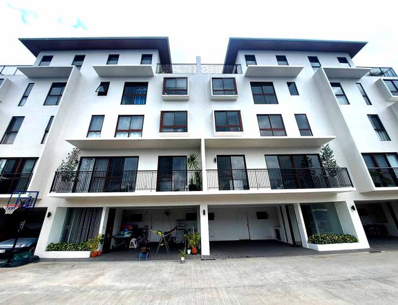 3 bedroom w Swimming Pool Townhouse For Sale in Cubao Quezon City