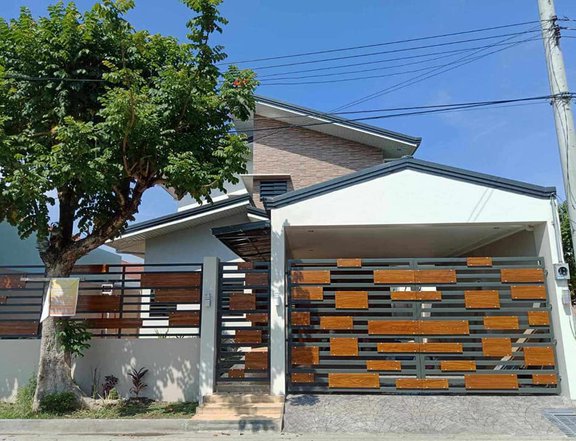 Pre-owned 4 BR House in Essel Park City of San Fernando Pampanga