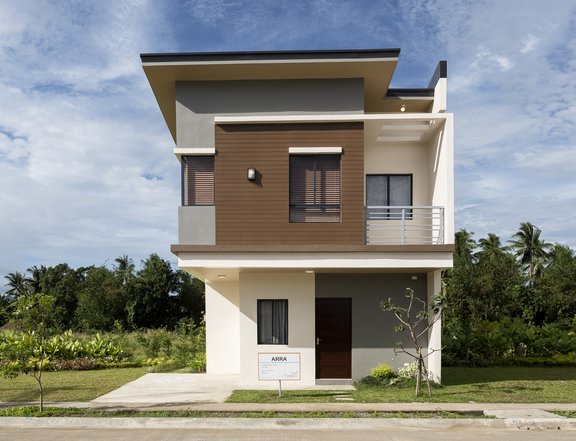 4-bedroom Single Attached House For Sale in Alaminos Laguna