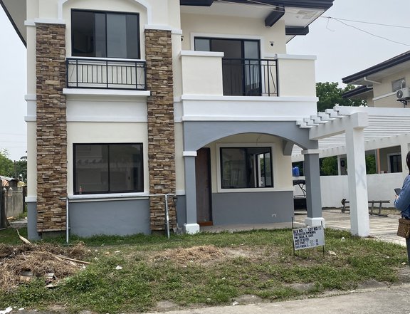 5 Bedrooms Single Attached House and  Lot in Mabalacat City