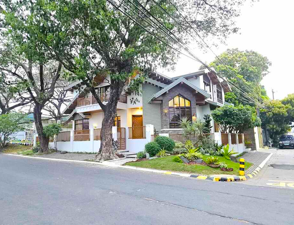 Corner lot House for Sale in BF Homes Paranaque City