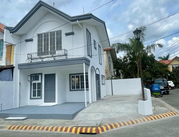 Corner lot House for Sale in Firenze Subd Buhay na Tubig Imus Cavite