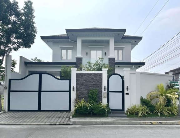 Corner lot House with own Pool for Sale in Southsprings Binan Laguna