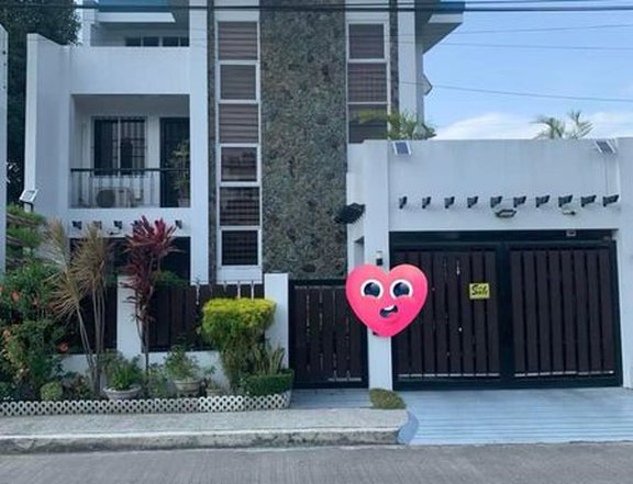 3-storey House for Sale in Villa Caceres Sta Rosa Laguna