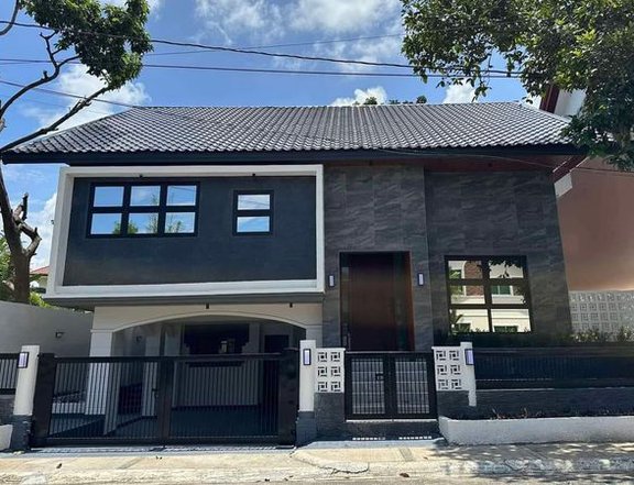 5-Bedroom House for Sale in La Residencia Sta Rosa Laguna