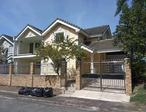 5-Bedroom House for Sale in Avida Settings Molino-Paliparan Road Bacoor Cavite