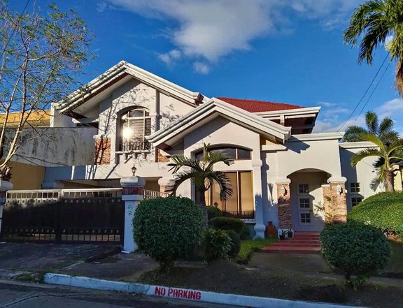 5-Bedroom House for Sale in Tahanan Village Paranaque City