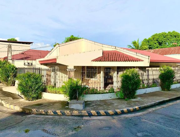 Corner lot Bungalow for Sale in Gatchalian Village Paranaque City