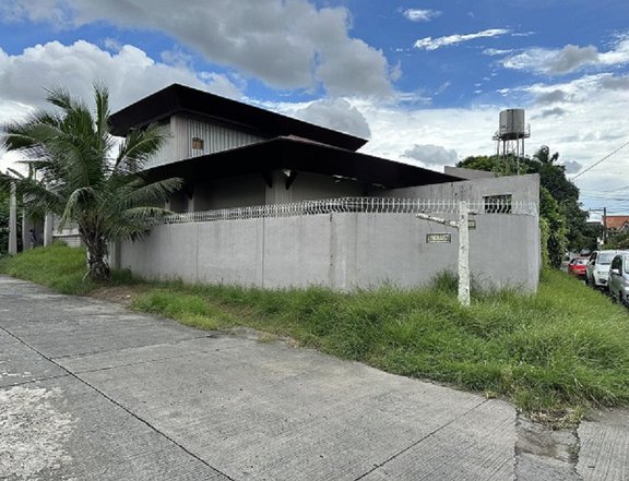 Corner lot House for Sale in BF Homes Paranaque City