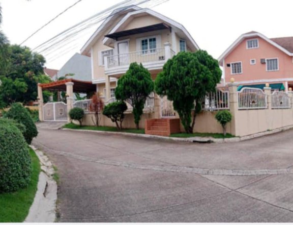 Corner lot House for Sale in Bel-Air Sta Rosa Laguna