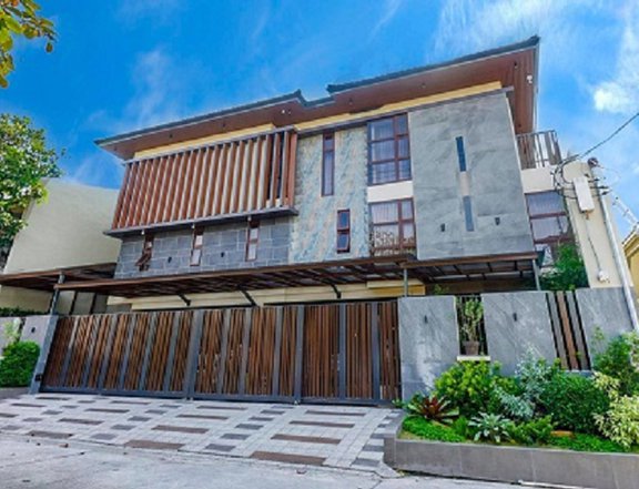 6-Bedroom House with own Pool for Sale in Multinational Village Paranaque City