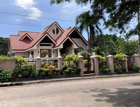 3-storey House for Sale in The Orchard Dasmarinas Cavite