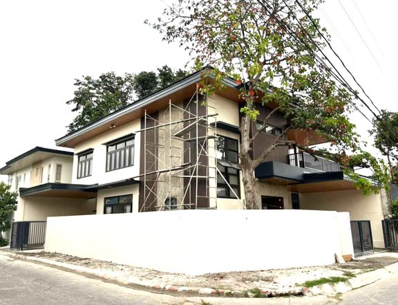 Corner lot House for Sale in BF Homes Paranaque City