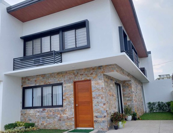 Preselling 3-bedroom Townhouse For Sale in Binan Laguna