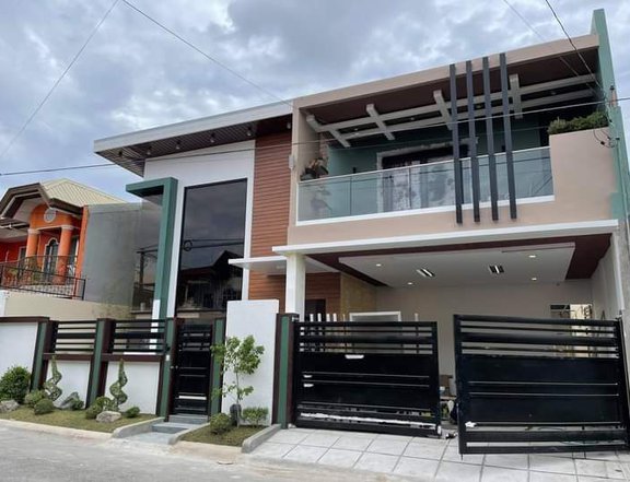 High Ceiling Brandnew House For Sale in Las Piñas City [House and