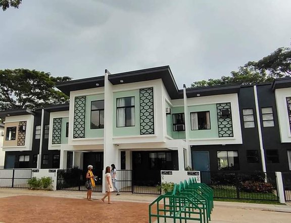Townhouse Complete with 2 BR Gentri Cavite