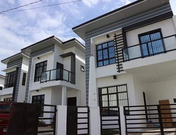 Modern & Elegant 5 Bedroom House For Sale in Batangas