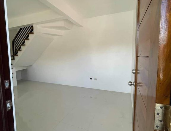 TWO STOREY 3 BEDROOMS SINGLE ATTAHCED NEAR SM FAIRVIEW, QUEZON CITY