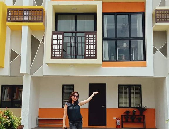 3 Storey Townhouse with 3 bedroom For Sale in Binan Laguna