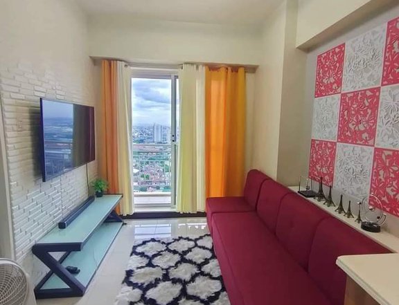 40.00 sqm 1-bedroom Condo w/parking   For Sale in Zinnia Tower Q.C