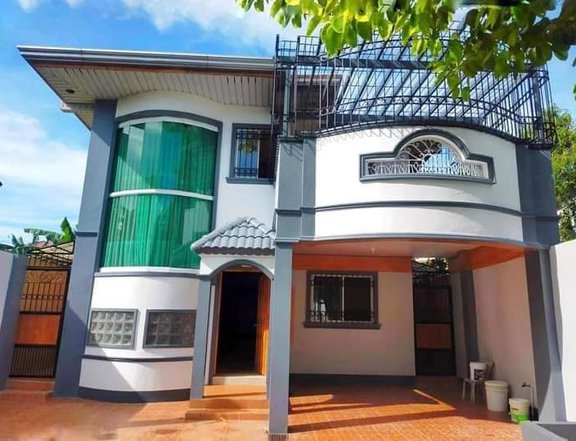 6-bedroom Single Detached House For Sale in Santa Rosa Laguna