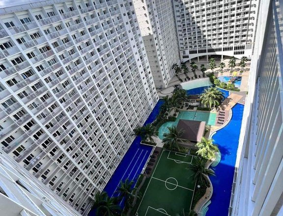 Pre-selling condominium in Shore 3 at SM MOA Pasay City